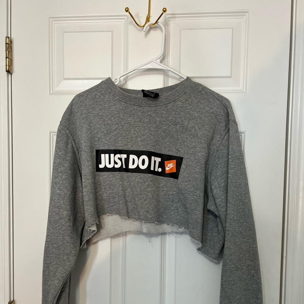 Nike Cropped Sweater